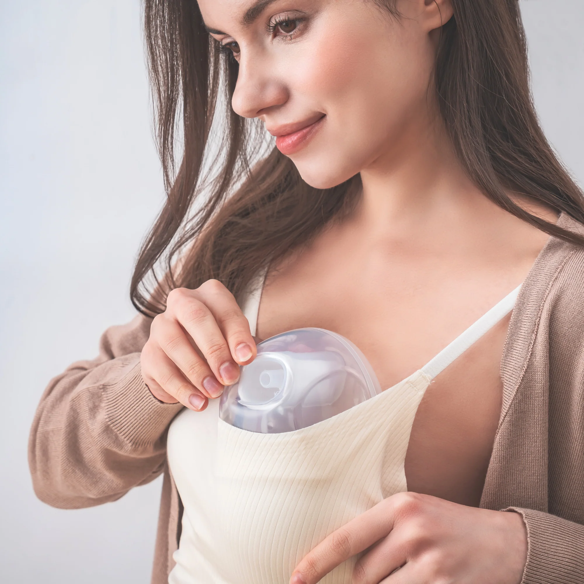 Cimilre hands-free collection cups inside a bra