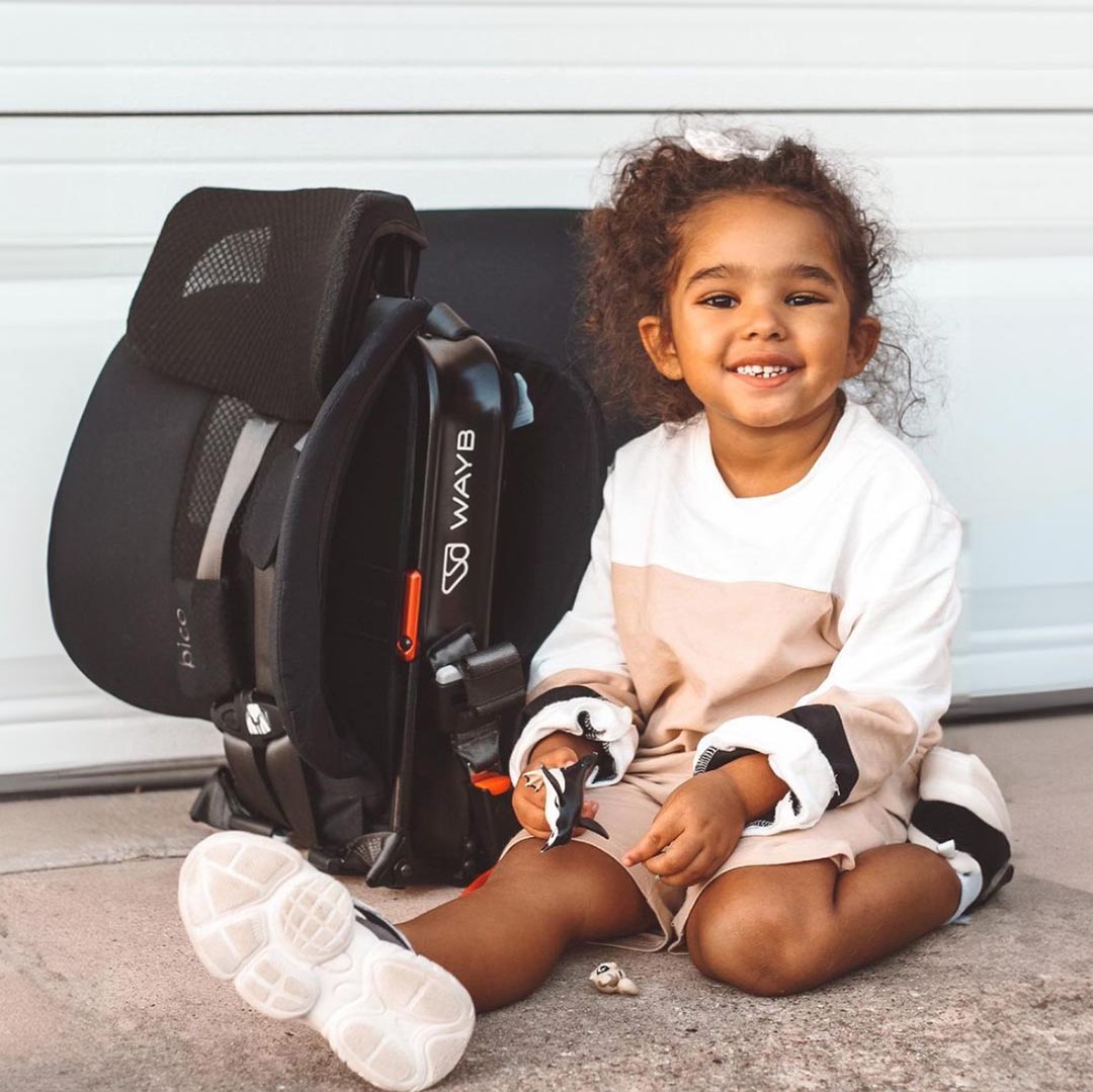 WAYB Pico portable car seat in Jet